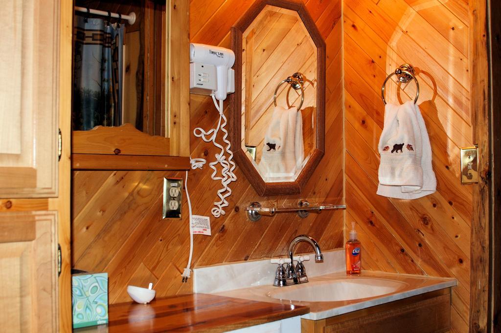 Wise Old Hunter Lodge Anchor Point Kamer foto