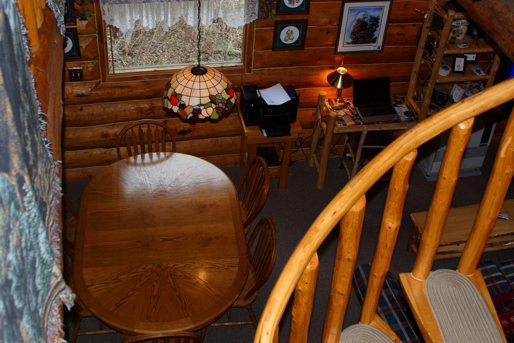Wise Old Hunter Lodge Anchor Point Kamer foto