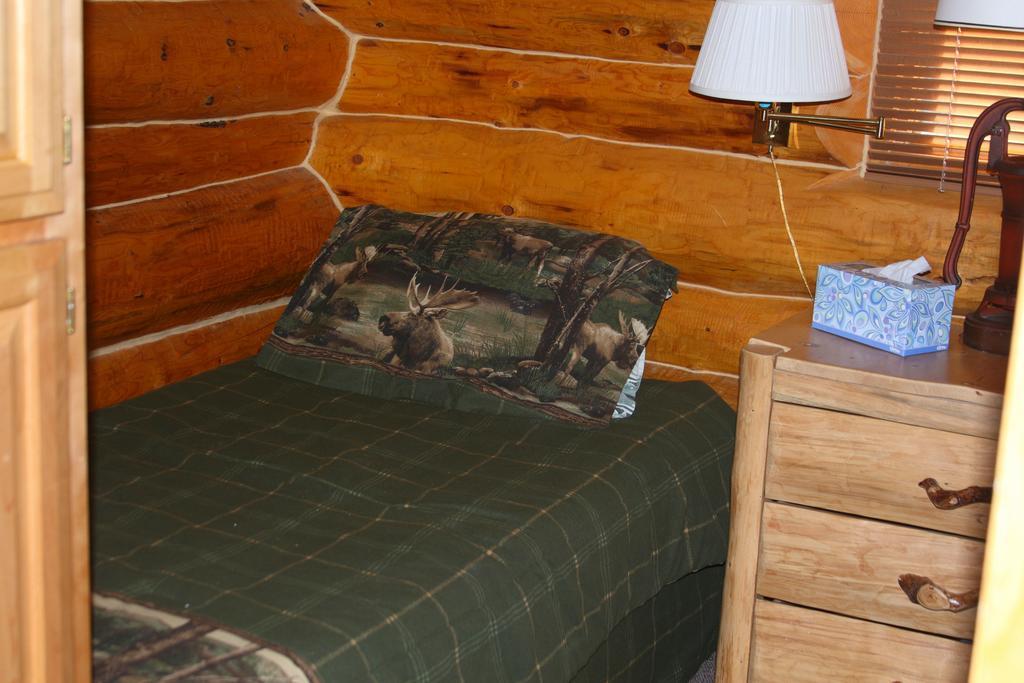 Wise Old Hunter Lodge Anchor Point Kamer foto