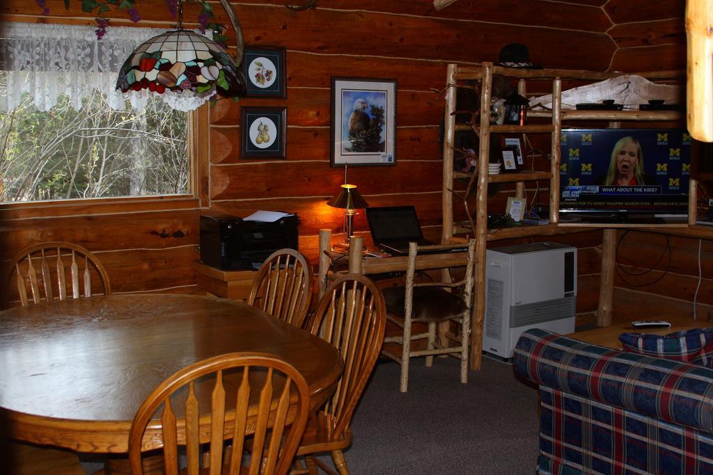 Wise Old Hunter Lodge Anchor Point Kamer foto
